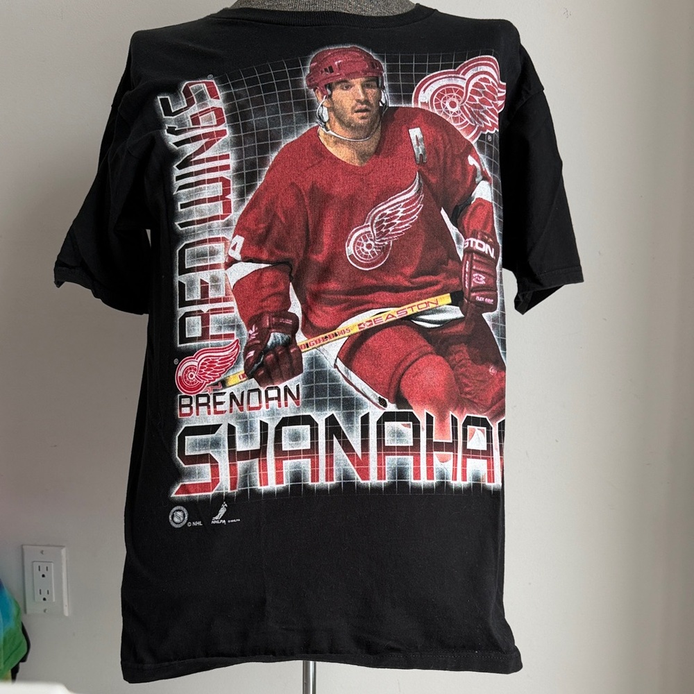 Brendan Shanahan 90’s Red Wings Black Graphic T-Shirt - Picture 1 of 3